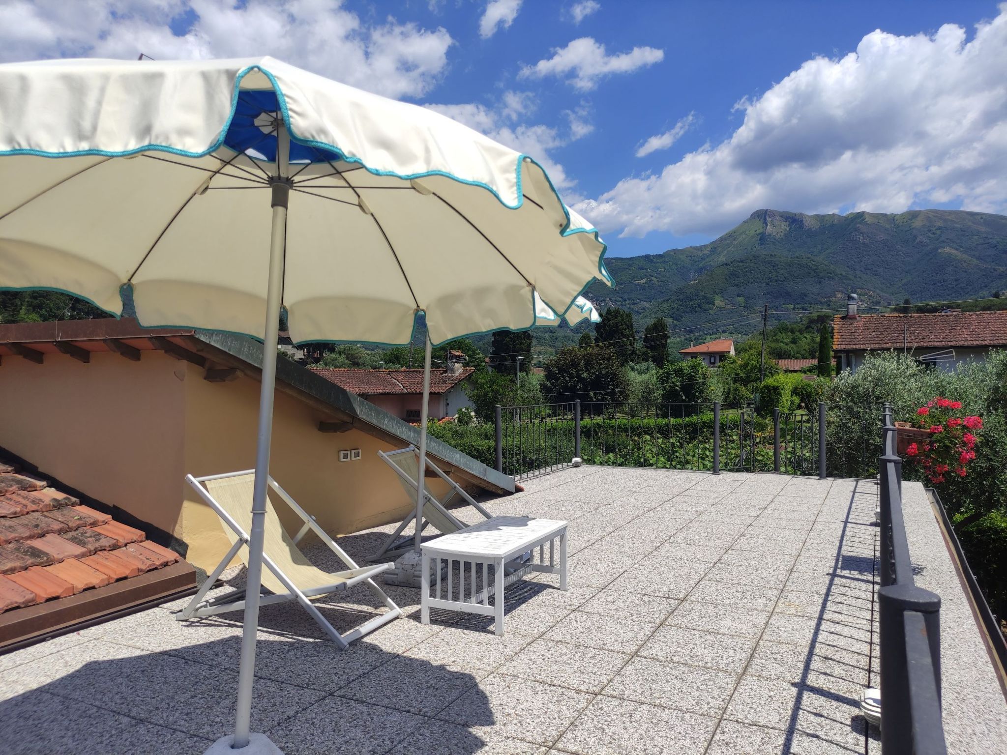 Villa mit schönem Gartne und Sonnenterrasse-Image-tags.info