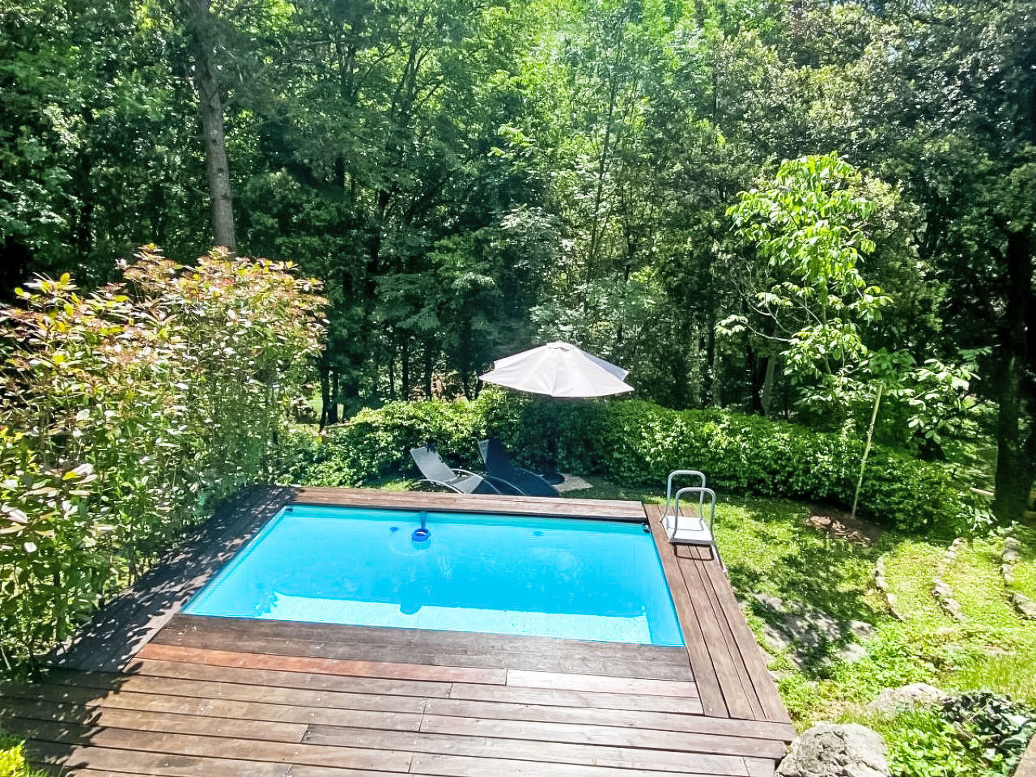 Schönes Ferienhaus in Camaiore mit Privatem Pool - Buiten