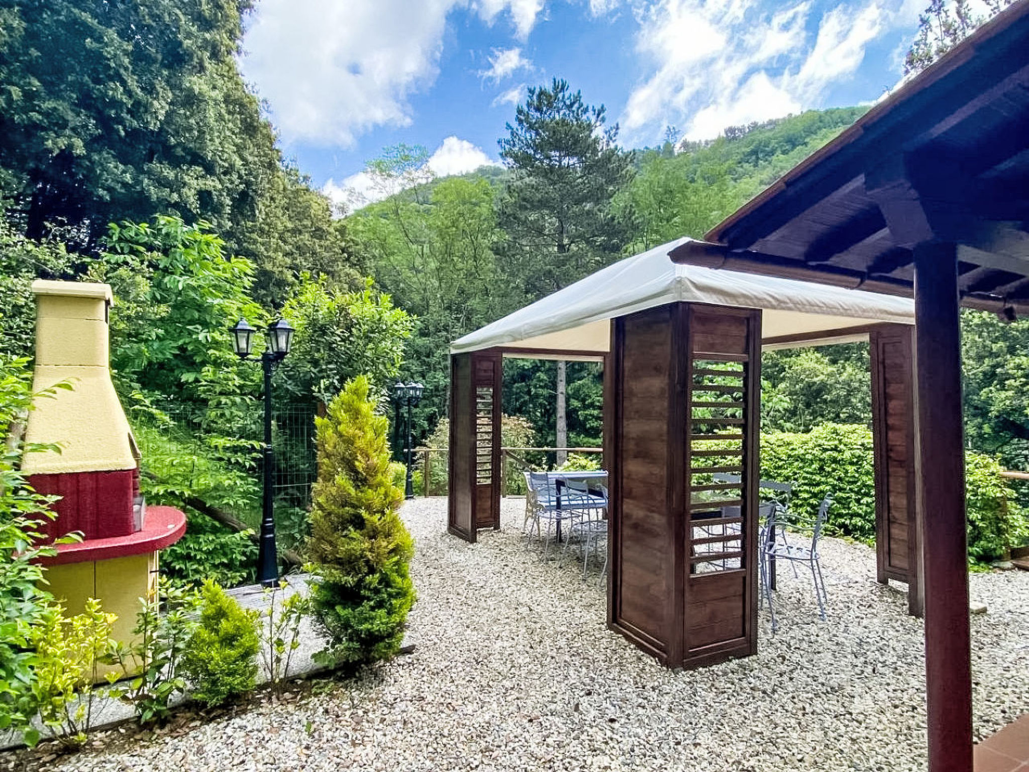 Schönes Ferienhaus in Camaiore mit Privatem Pool - Buiten