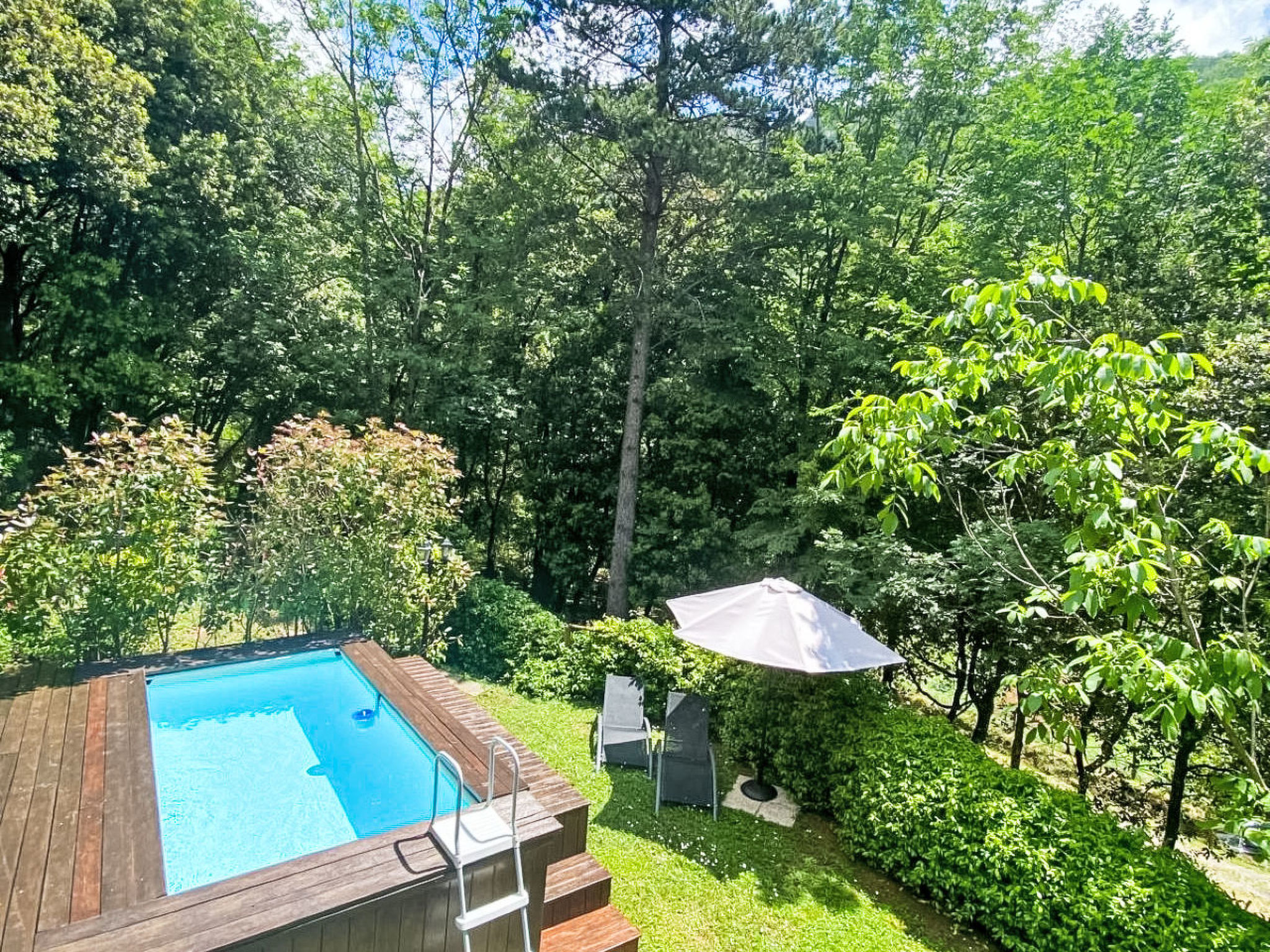 Schönes Ferienhaus in Camaiore mit Privatem Pool - Buiten