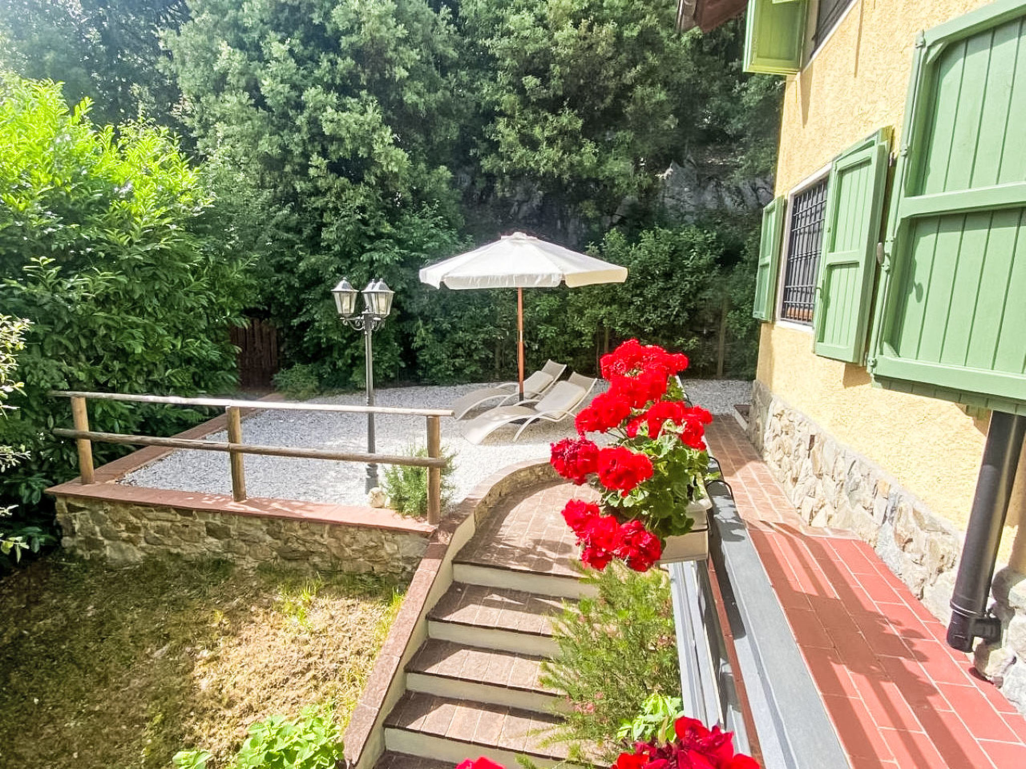 Schönes Ferienhaus in Camaiore mit Privatem Pool - Buiten