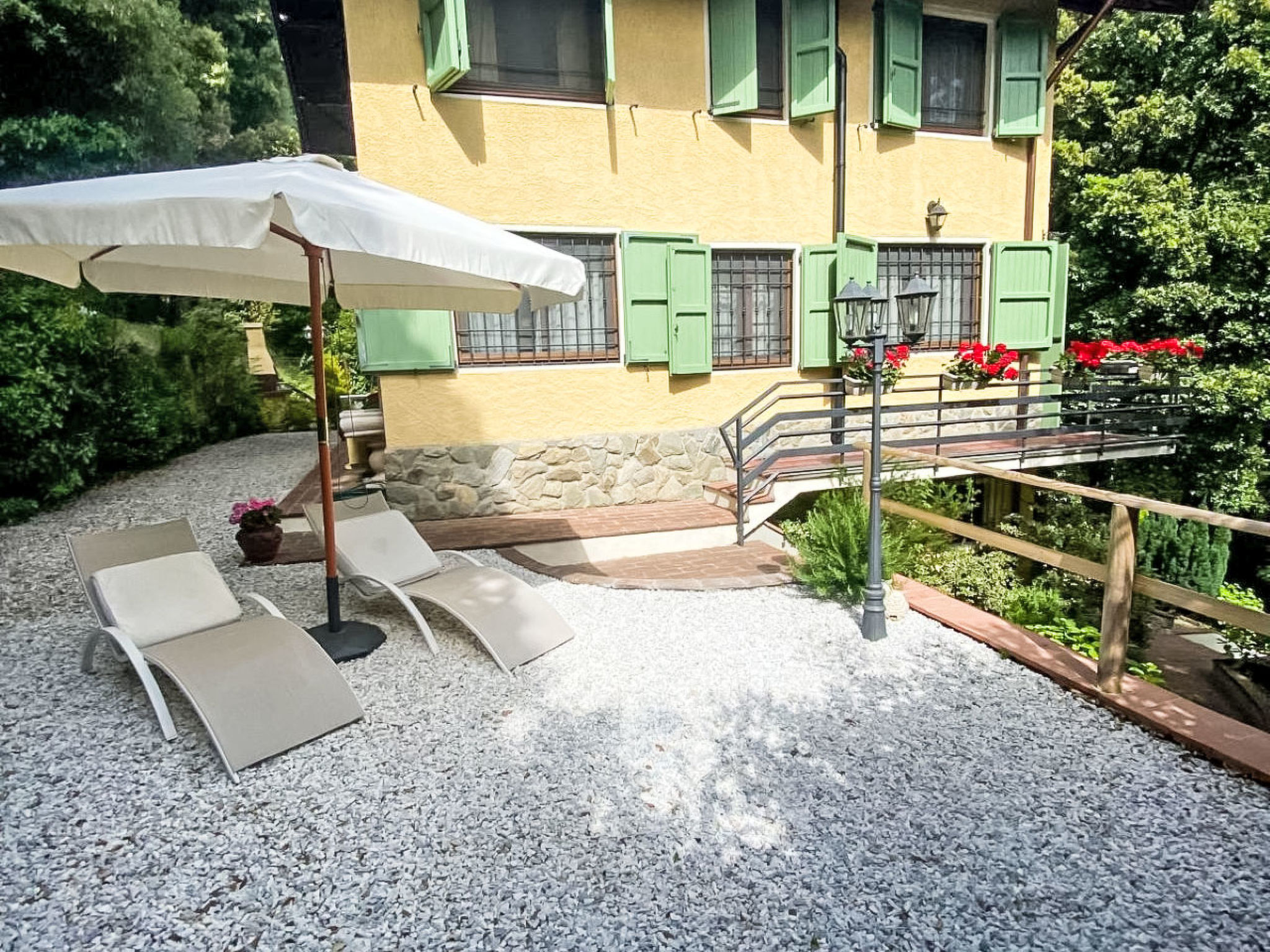 Schönes Ferienhaus in Camaiore mit Privatem Pool - Buiten