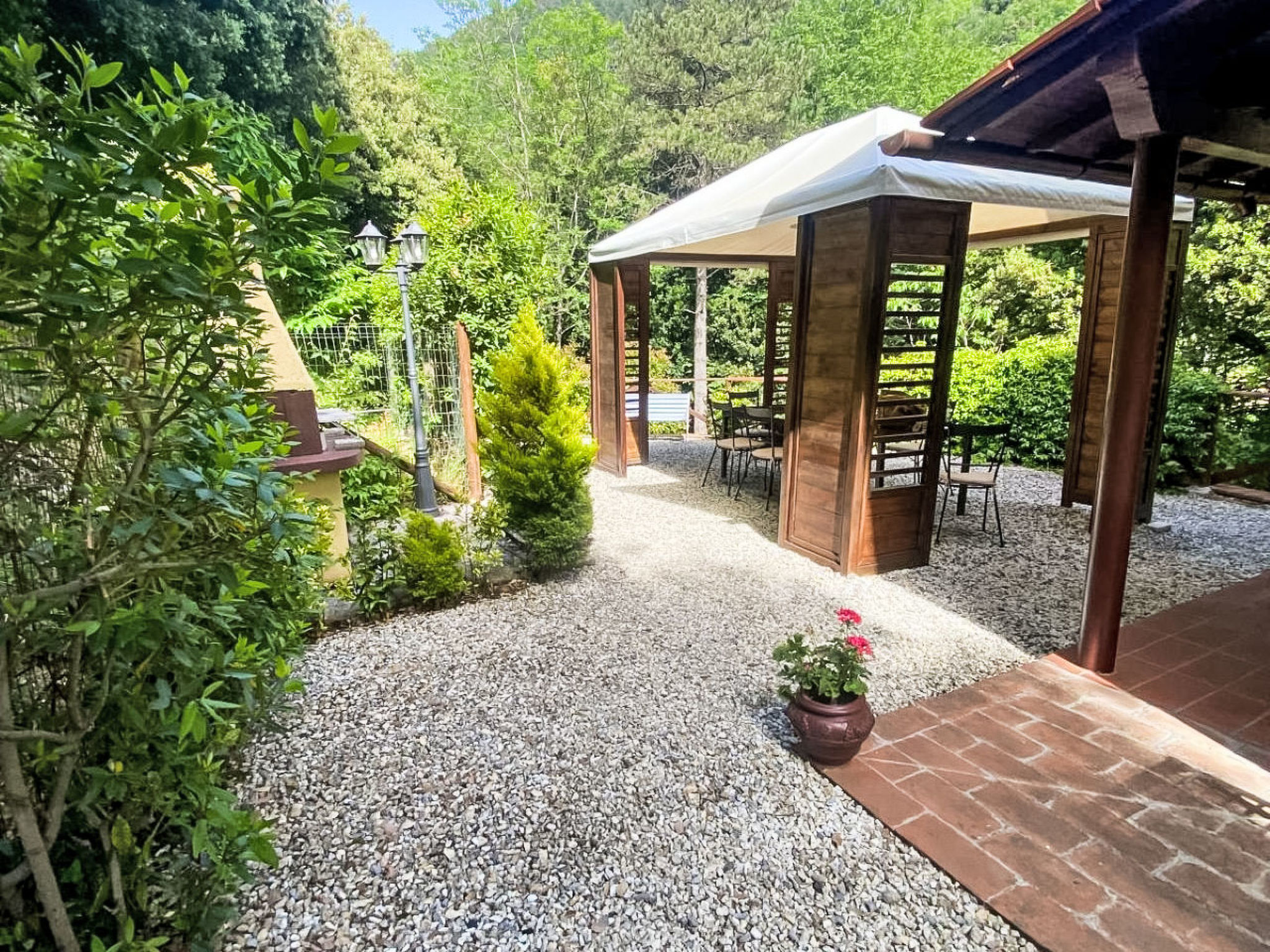 Schönes Ferienhaus in Camaiore mit Privatem Pool - Buiten