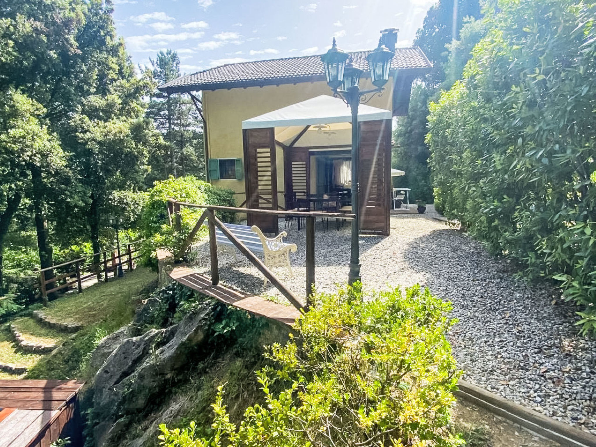 Schönes Ferienhaus in Camaiore mit Privatem Pool - Buiten