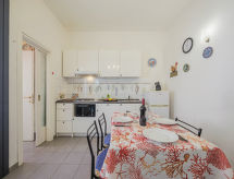 Centraal appartement in Viareggio, op loopafstand van strand en boulevard - thumbnail 2