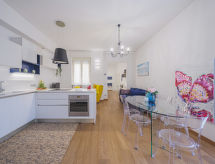 Aan zee: Ruim en modern appartement in centrum Viareggio - thumbnail 3
