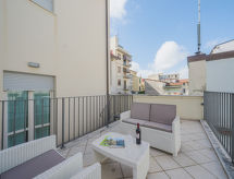 Aan zee: Ruim en modern appartement in centrum Viareggio - thumbnail 5