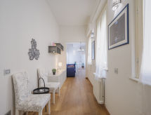 Aan zee: Ruim en modern appartement in centrum Viareggio - thumbnail 6