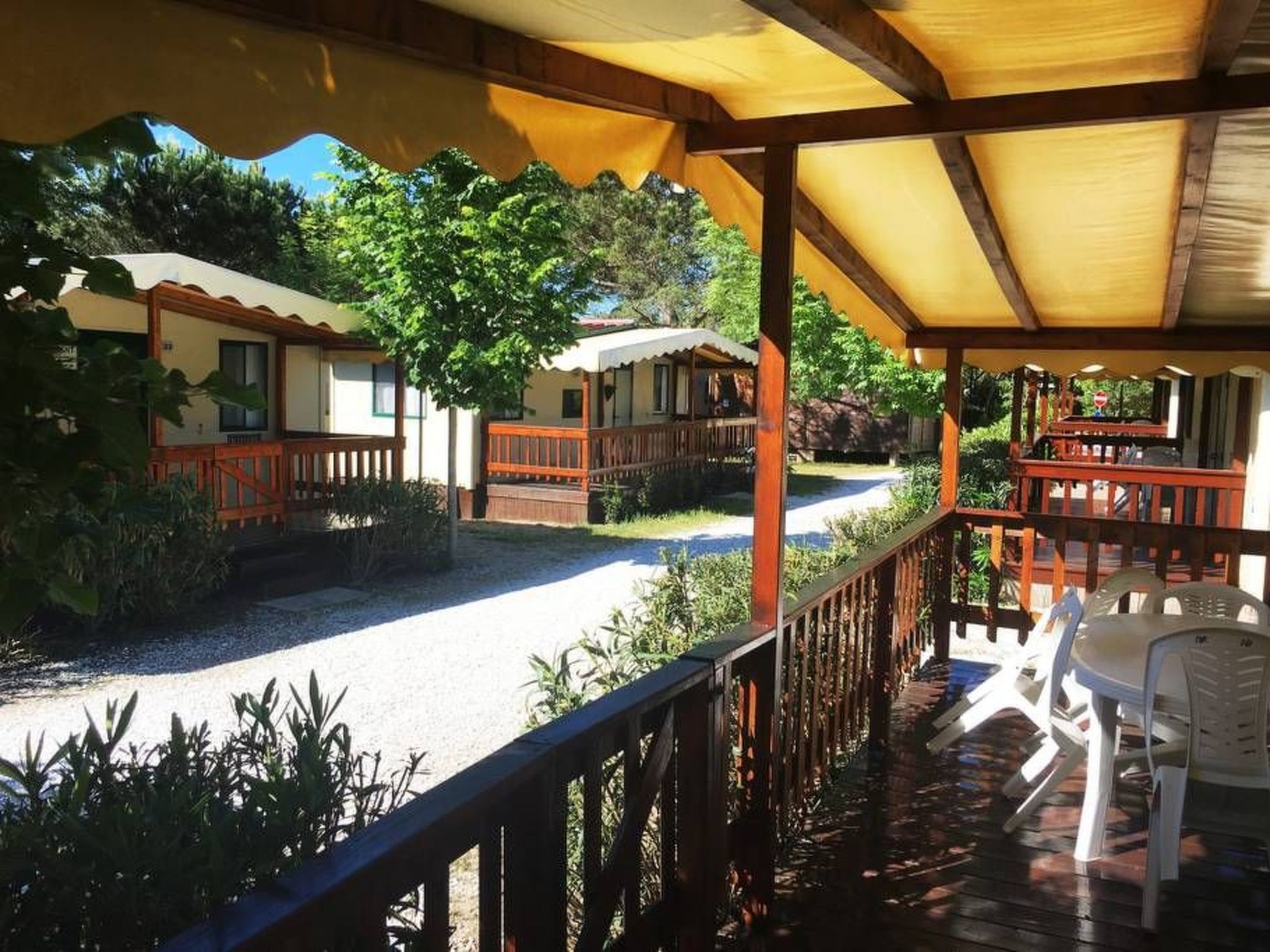 Mobilheim auf einem Campingplatz in der Nähe des Meeres und von Pisa-Outside