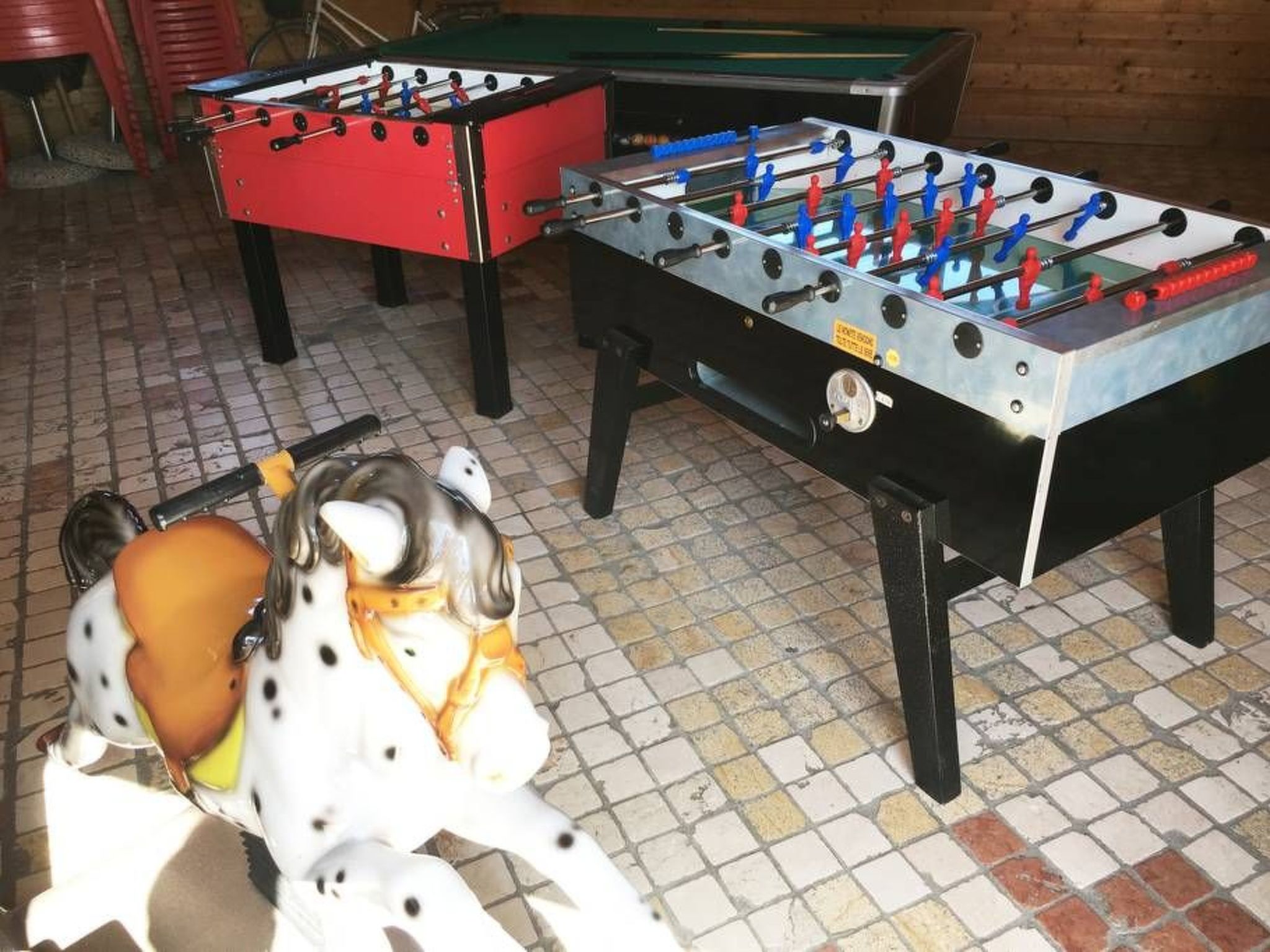 Mobilheim auf einem Campingplatz in der Nähe des Meeres und von Pisa-Image-tags.info