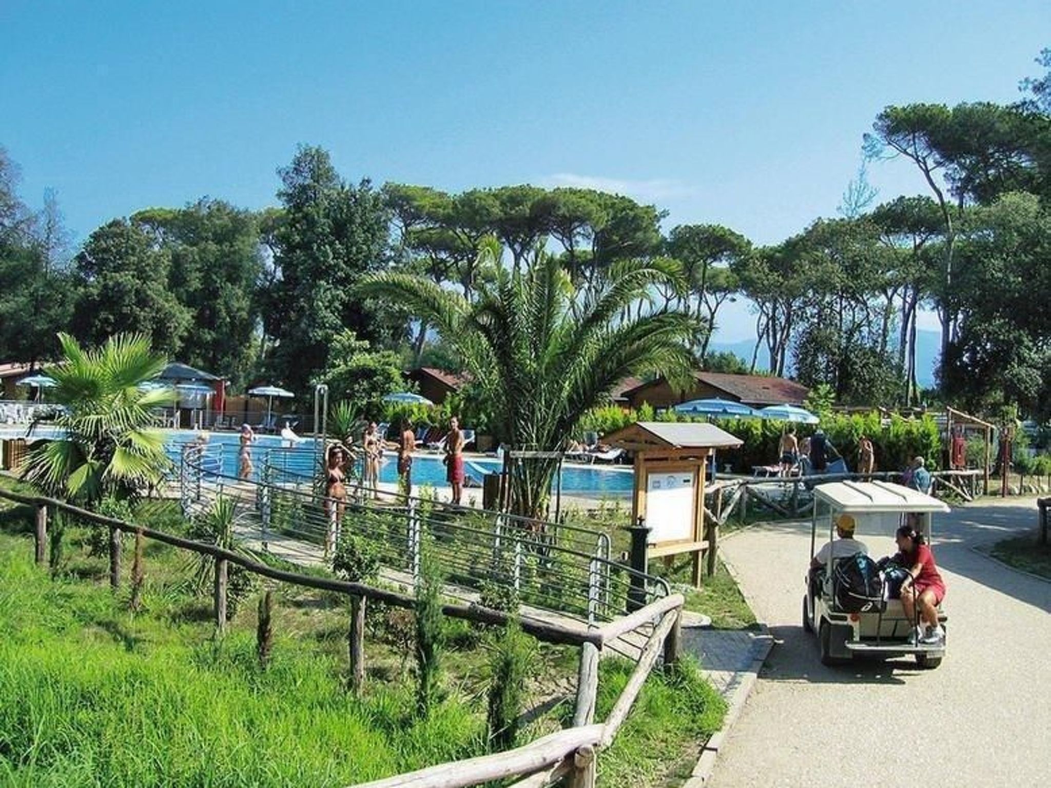 Mobilheim auf einem Campingplatz in der Nähe des Meeres, Pisa,-Image-tags.info