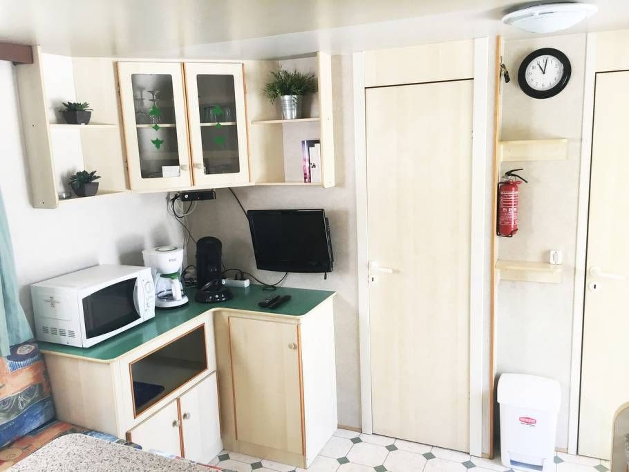 Mobilheim am Meer in der Toskana in der Nähe von Pisa, Lucca-Drinnen