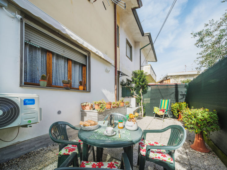 Search and Stay destination Torre del Lago Puccini, Toscana - Italy from AU$ 245. Rita