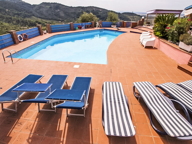 Search and Stay destination Provincia di Lucca, Toscana - Italy from AU$ 970. La Chiazza