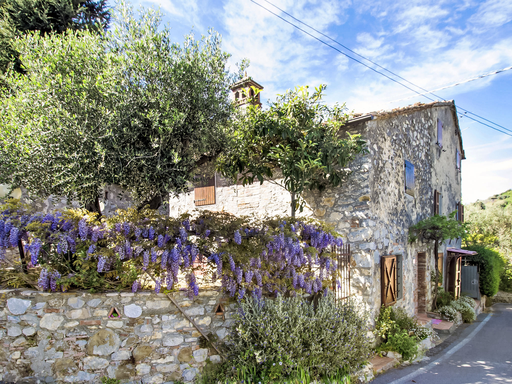 La corte di Miglianello-Outside