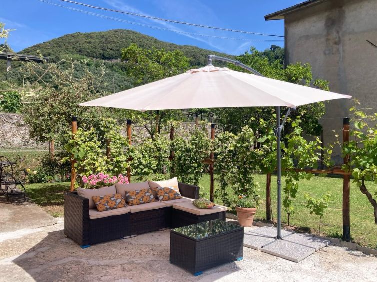 Vrijstaand huis 'Aia Sole' met privézwembad nabij Toscaanse kust in Massarosa