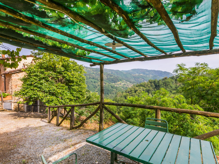 Appartement met open haard voor 6 personen in Pescia in Pescia