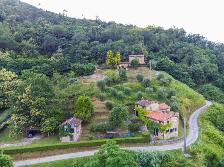 Vakantiehuis met open haard in Pescia voor 7 personen in Pescia