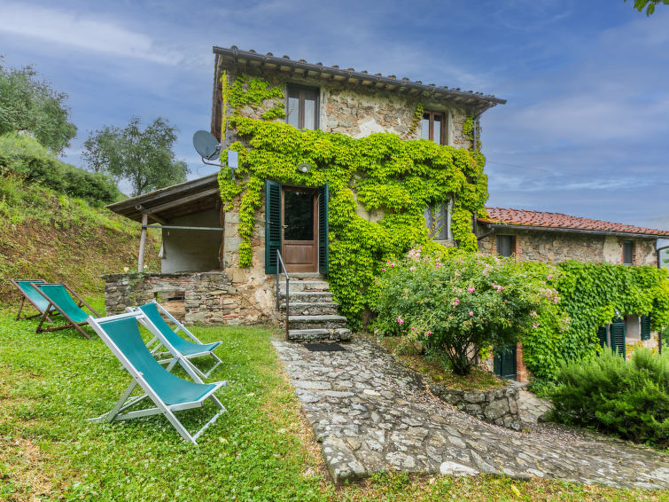 4-persoons vakantiehuis met open haard in Pescia in Pescia