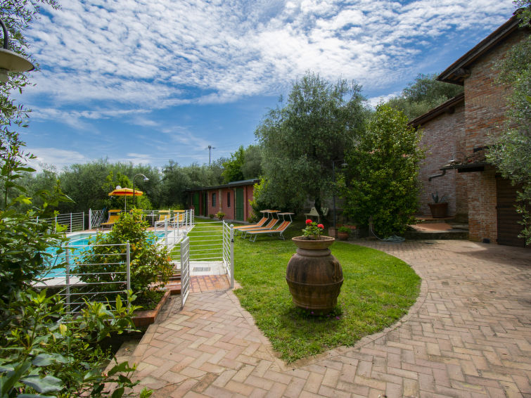 Boerderij met open haard en whirlpool in Montecatini Terme in Montecatini Terme