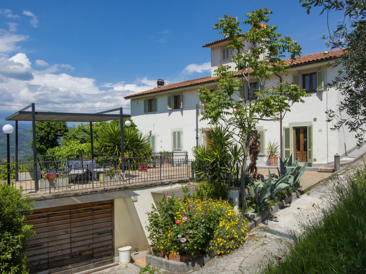 Sfeervolle studio met open haard en whirlpool in Montecatini Terme in Montecatini Terme