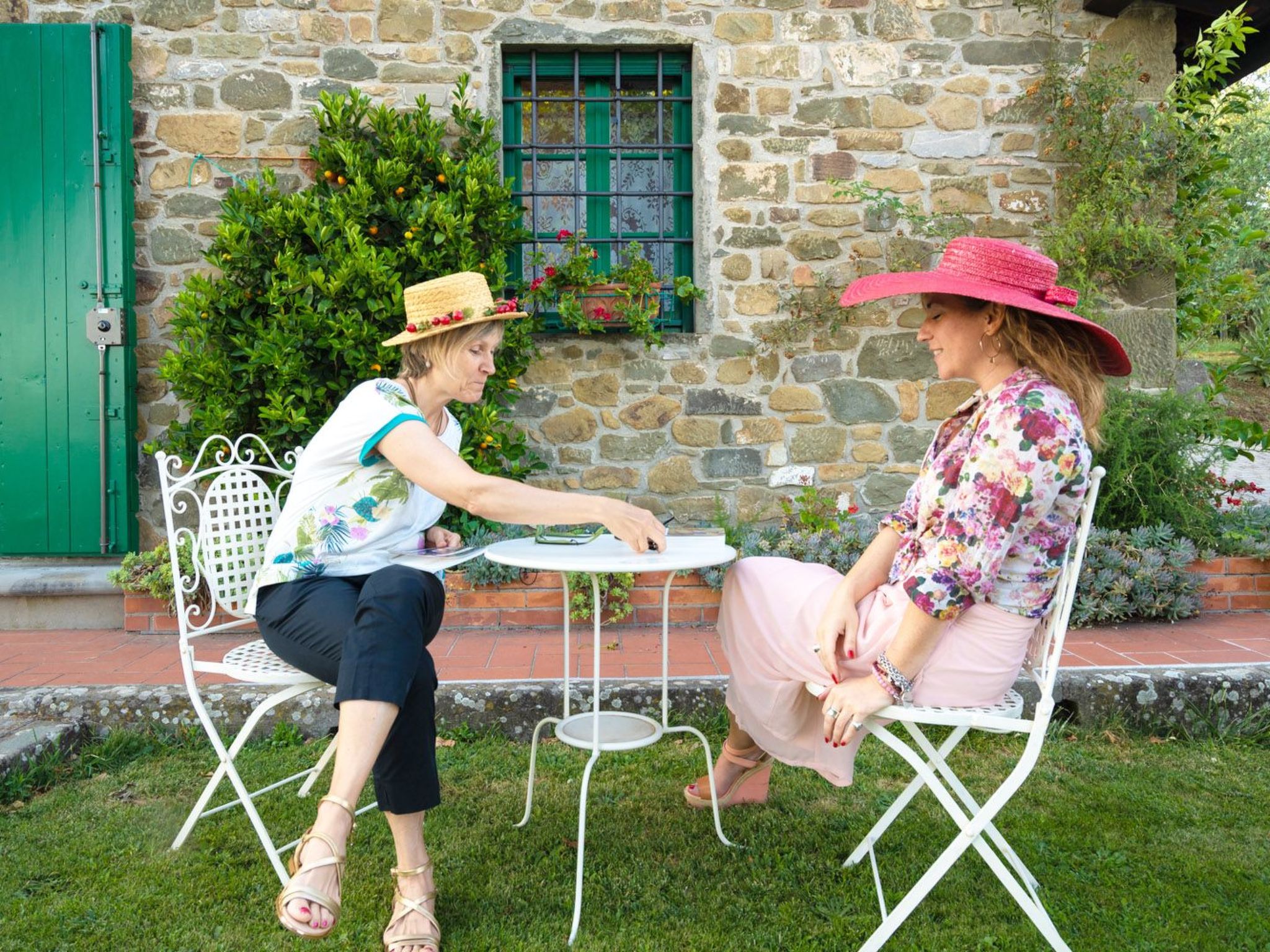 Mit Privatparkplatz-Drinnen