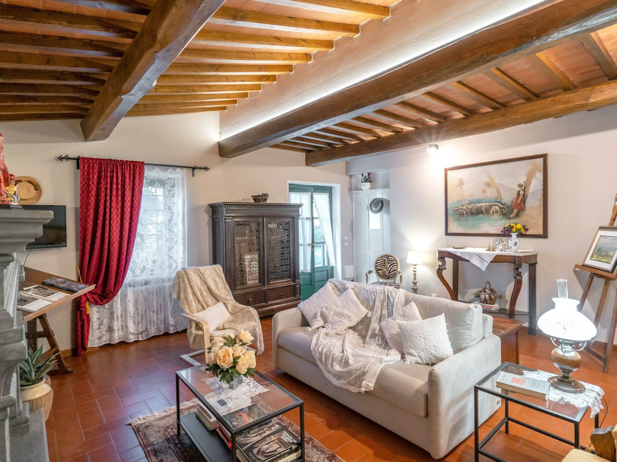 Mit Privatparkplatz-Drinnen