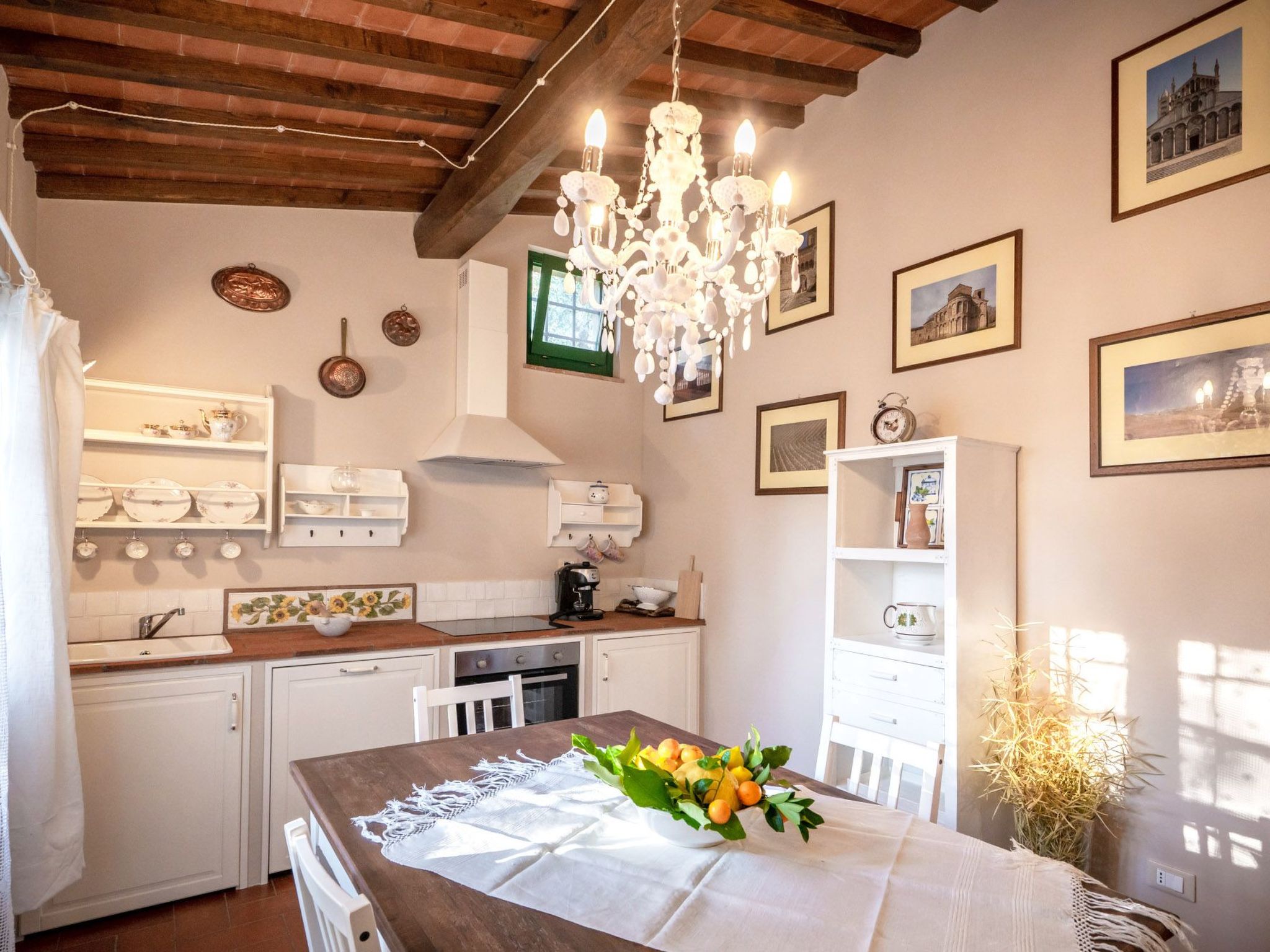 Mit Privatparkplatz-Drinnen