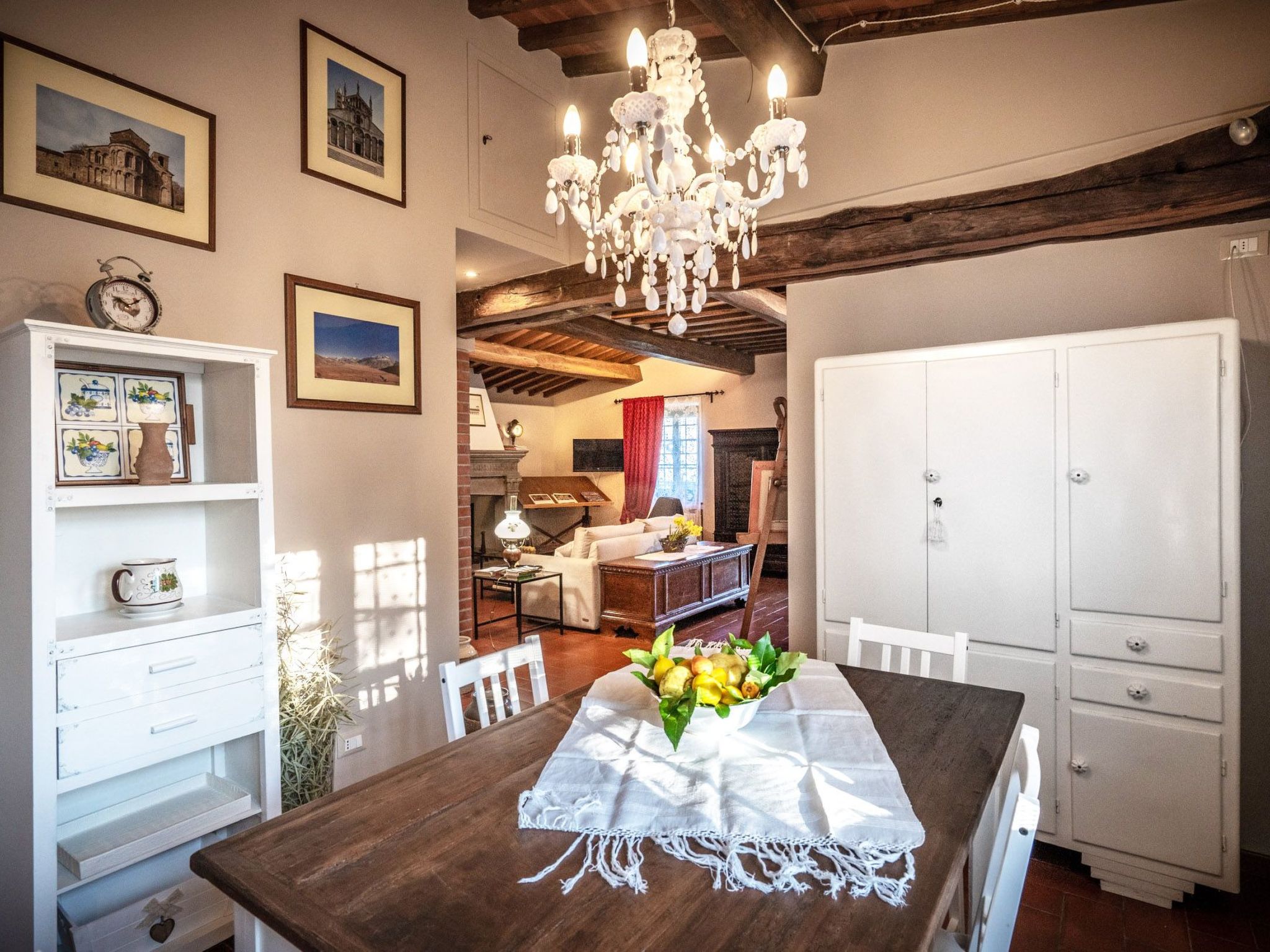 Mit Privatparkplatz-Drinnen