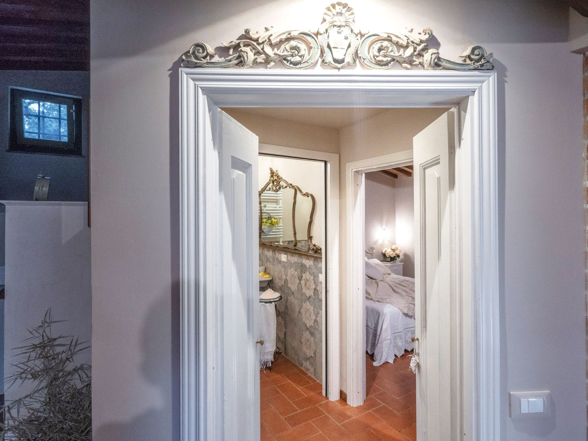 Mit Privatparkplatz-Drinnen