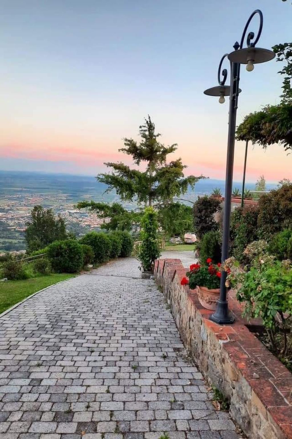 Mit Privatparkplatz-Drinnen