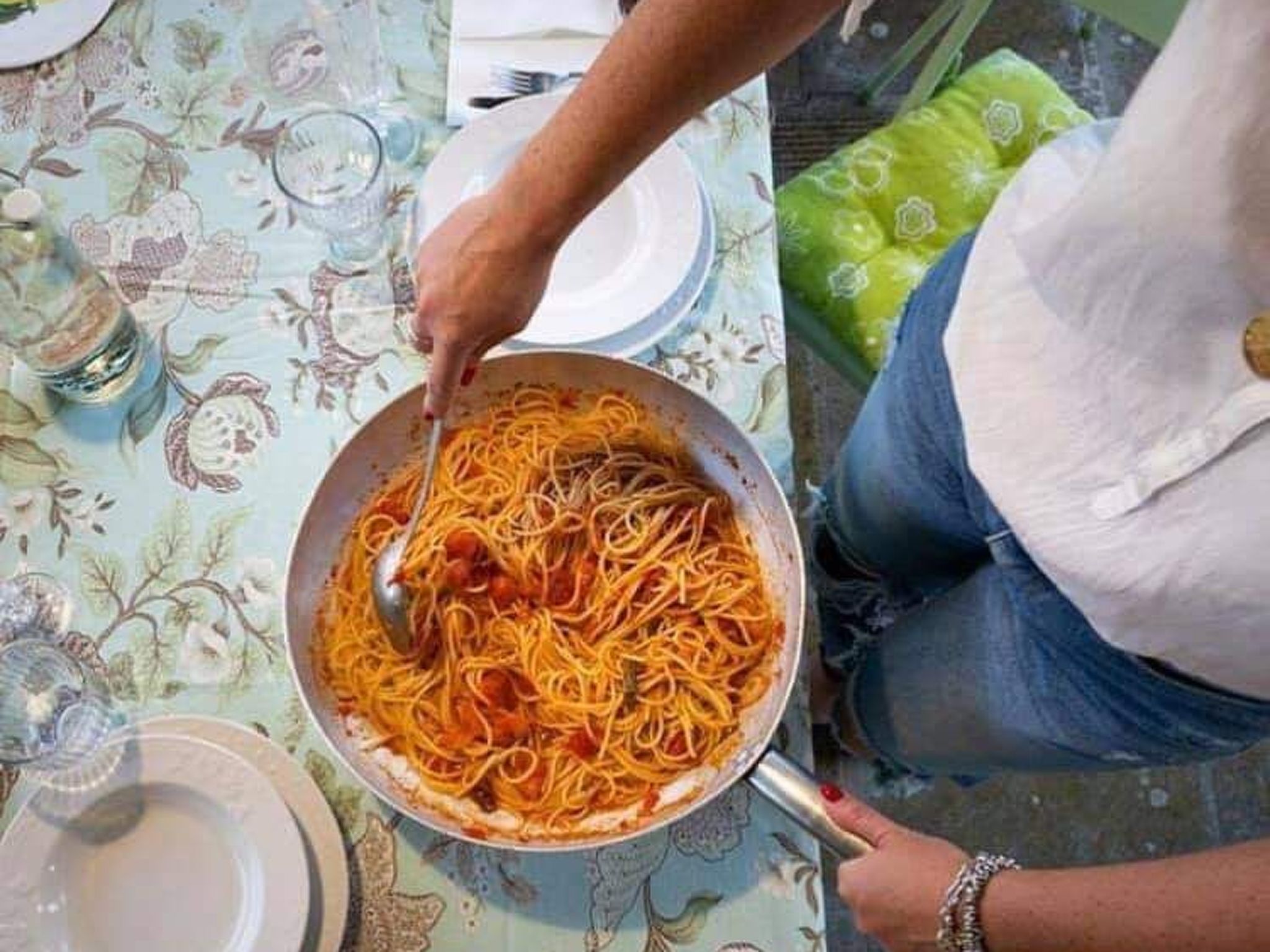 Mit Privatparkplatz-Drinnen