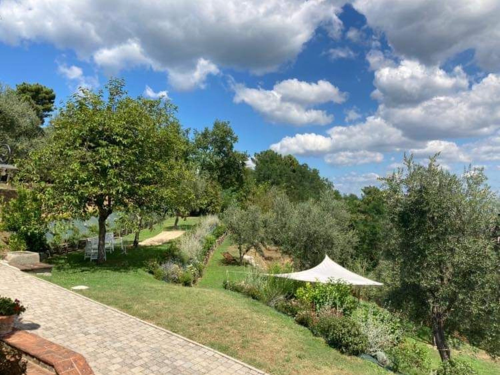 Mit Privatparkplatz-Drinnen