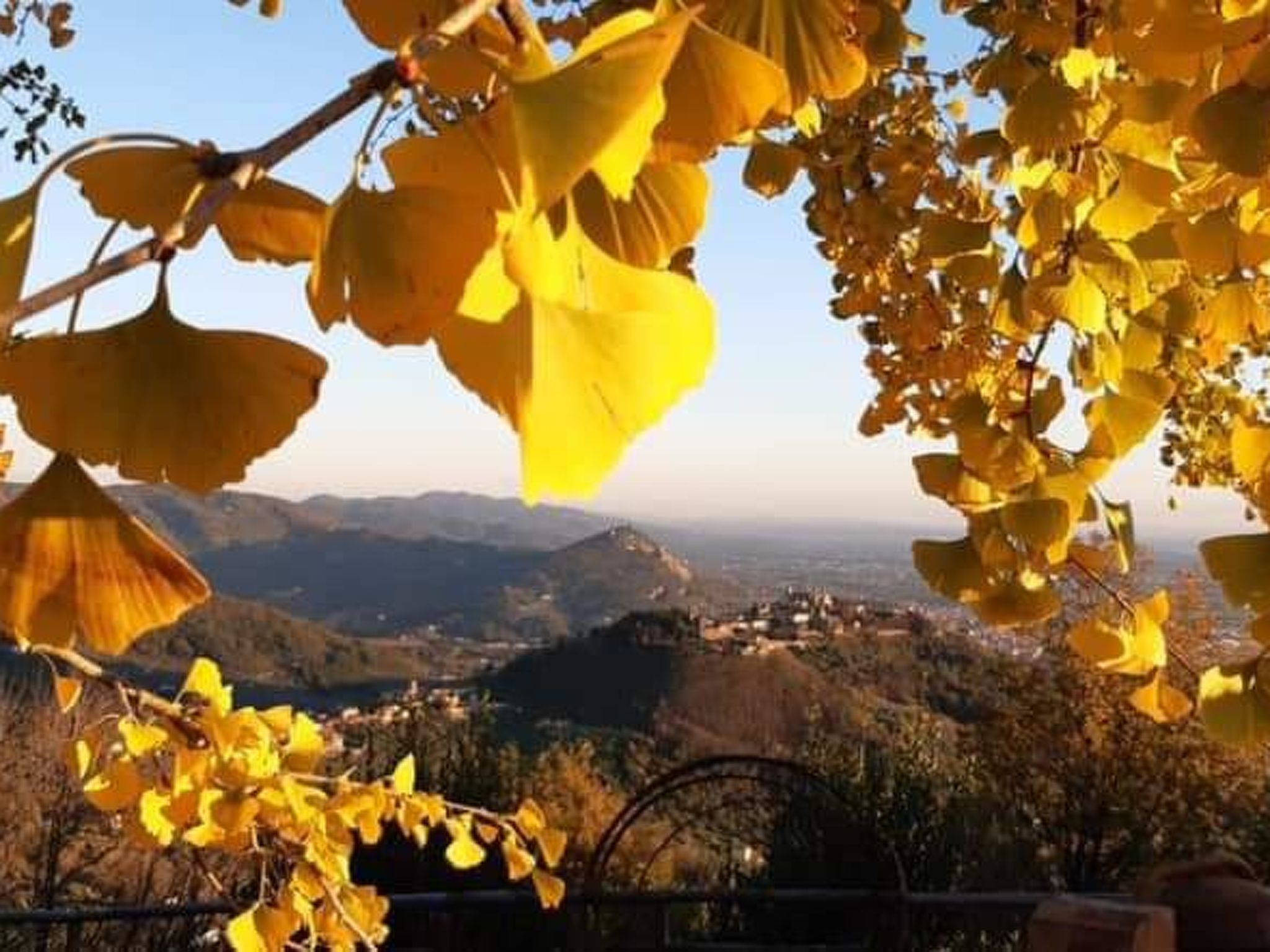 Mit Privatparkplatz-Drinnen