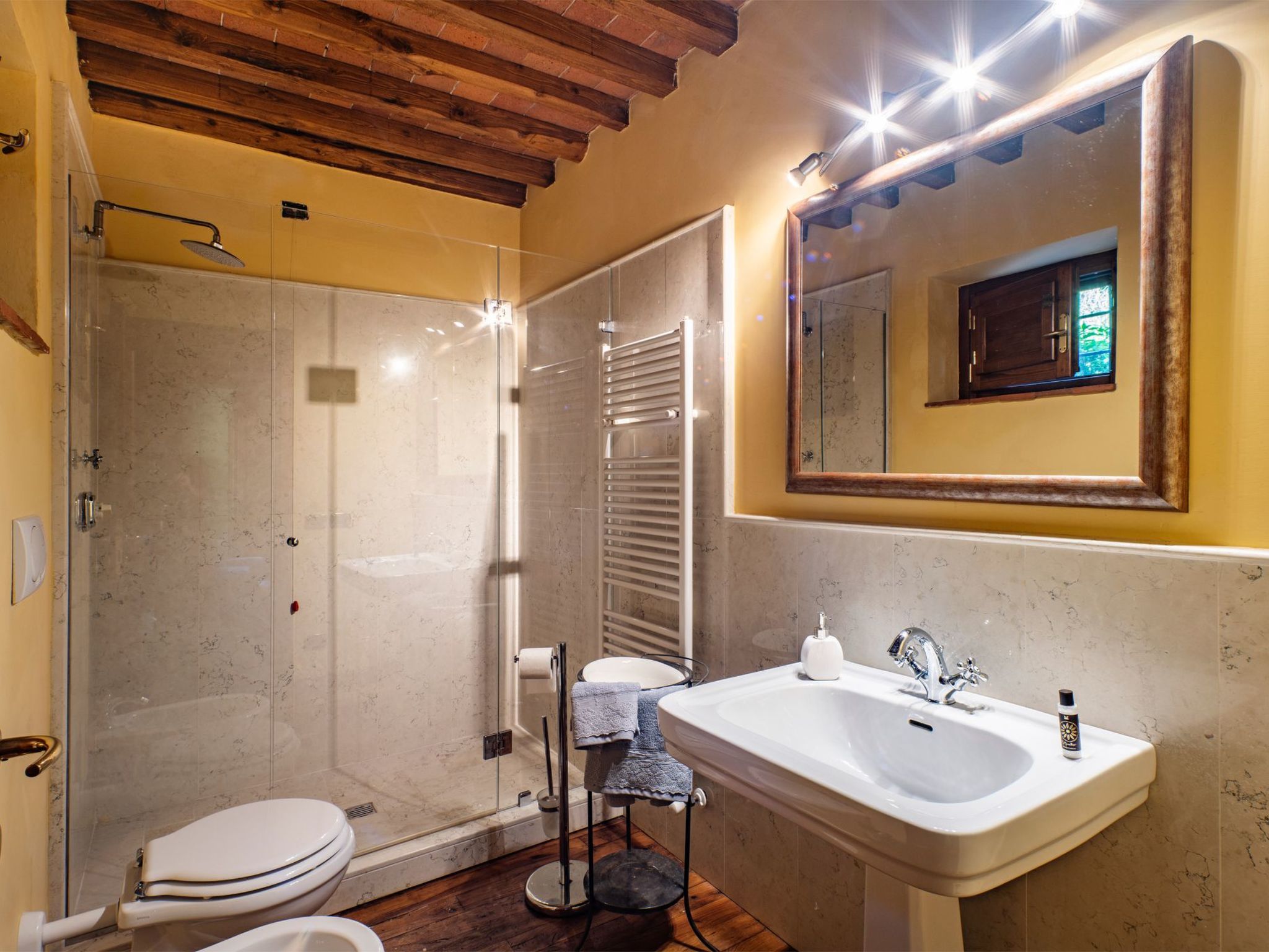 Für 10 Personen in Montecatini Tere, Toskana (Provinz Pistoia)-Binnen