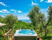 Whirlpool en verwarmd zwembad bij vakantiehuis Il Paradiso in Montecatini Terme - thumbnail 6