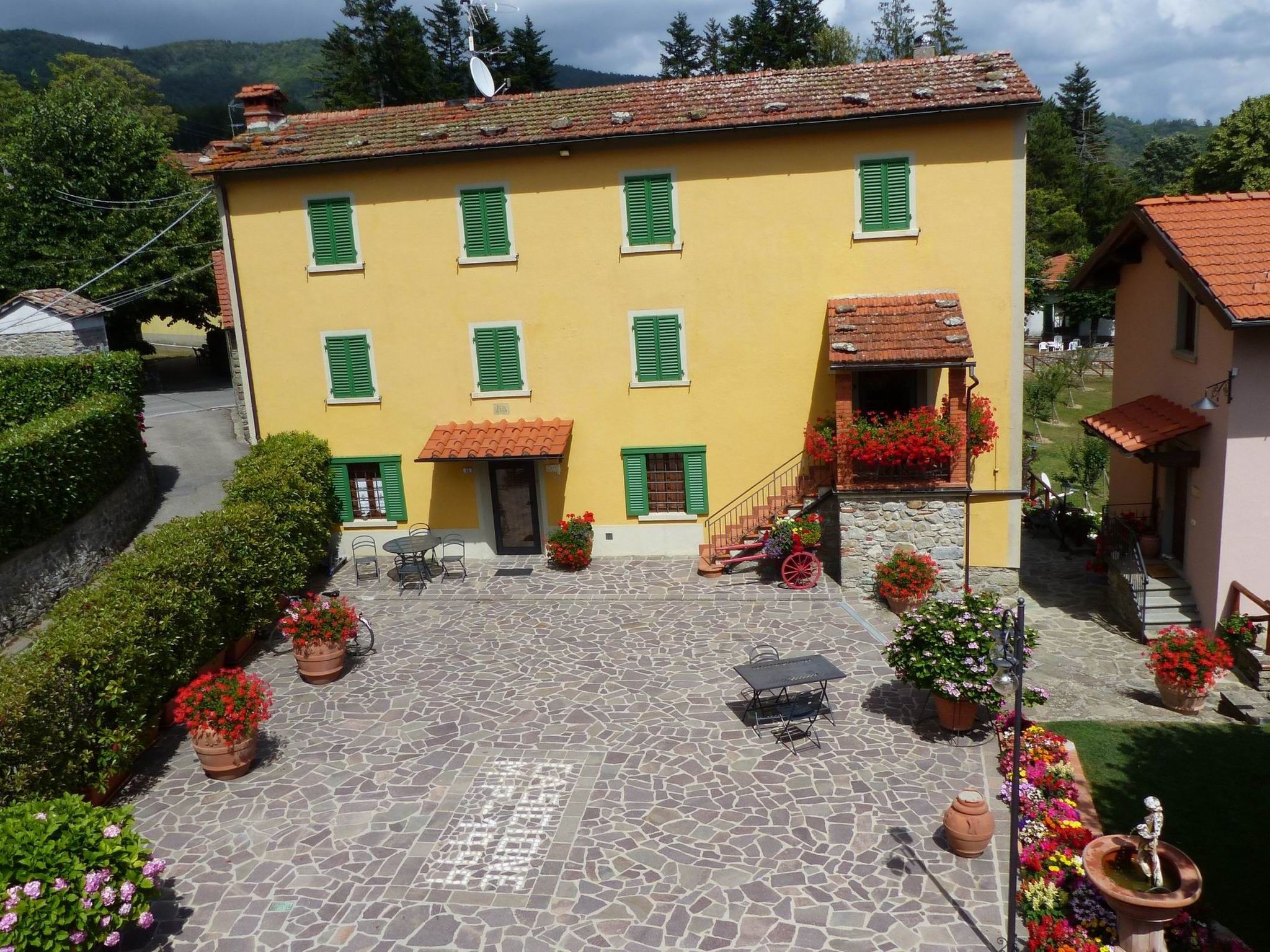 'Case cioni' mit Schwimmbad-Draußen