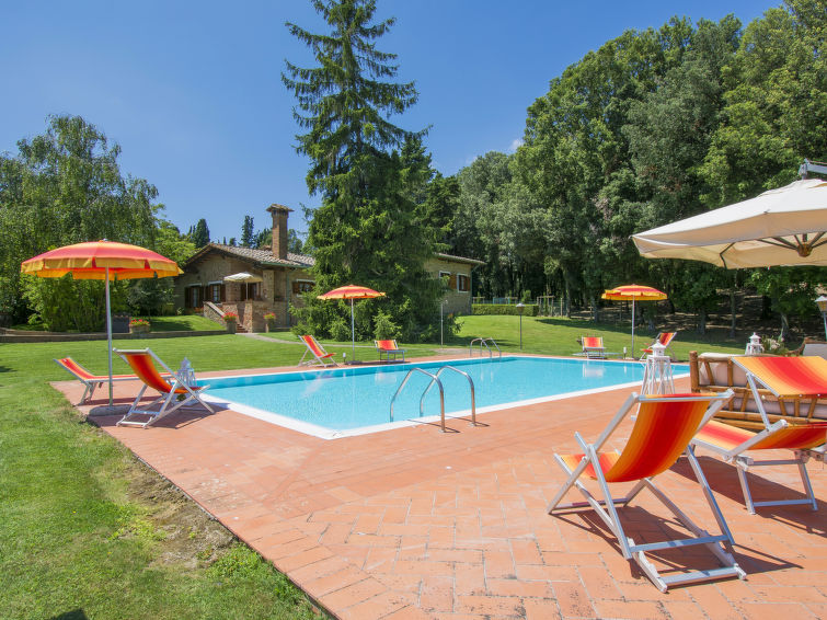 Villa Camporbiano in Gambassi Terme met privézwembad voor 12 personen in Gambassi Terme