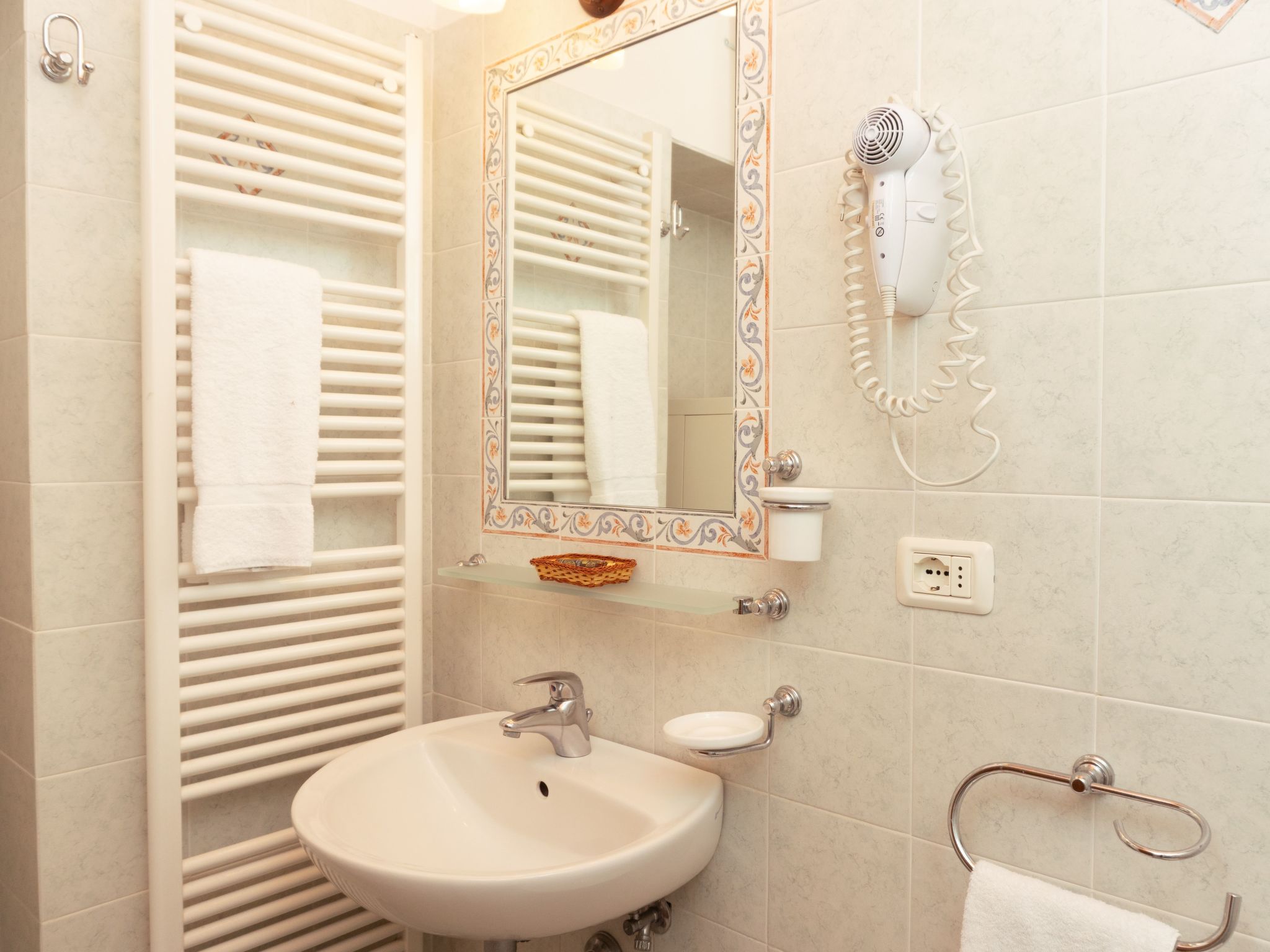 Filippo' Ferienwohnung mit Schwimmbad-Image-tags.info