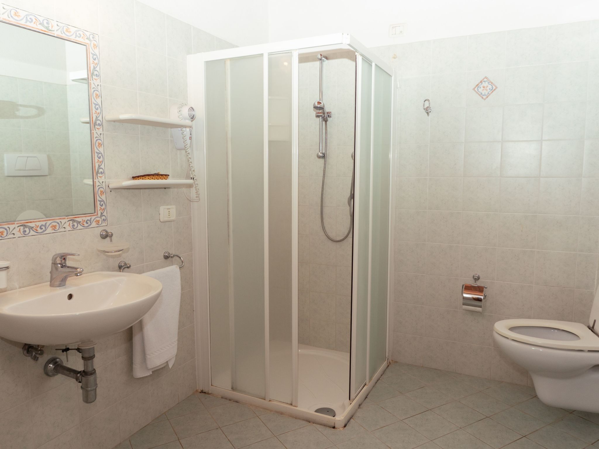 'Giovanni' mit Pool-Image-tags.info