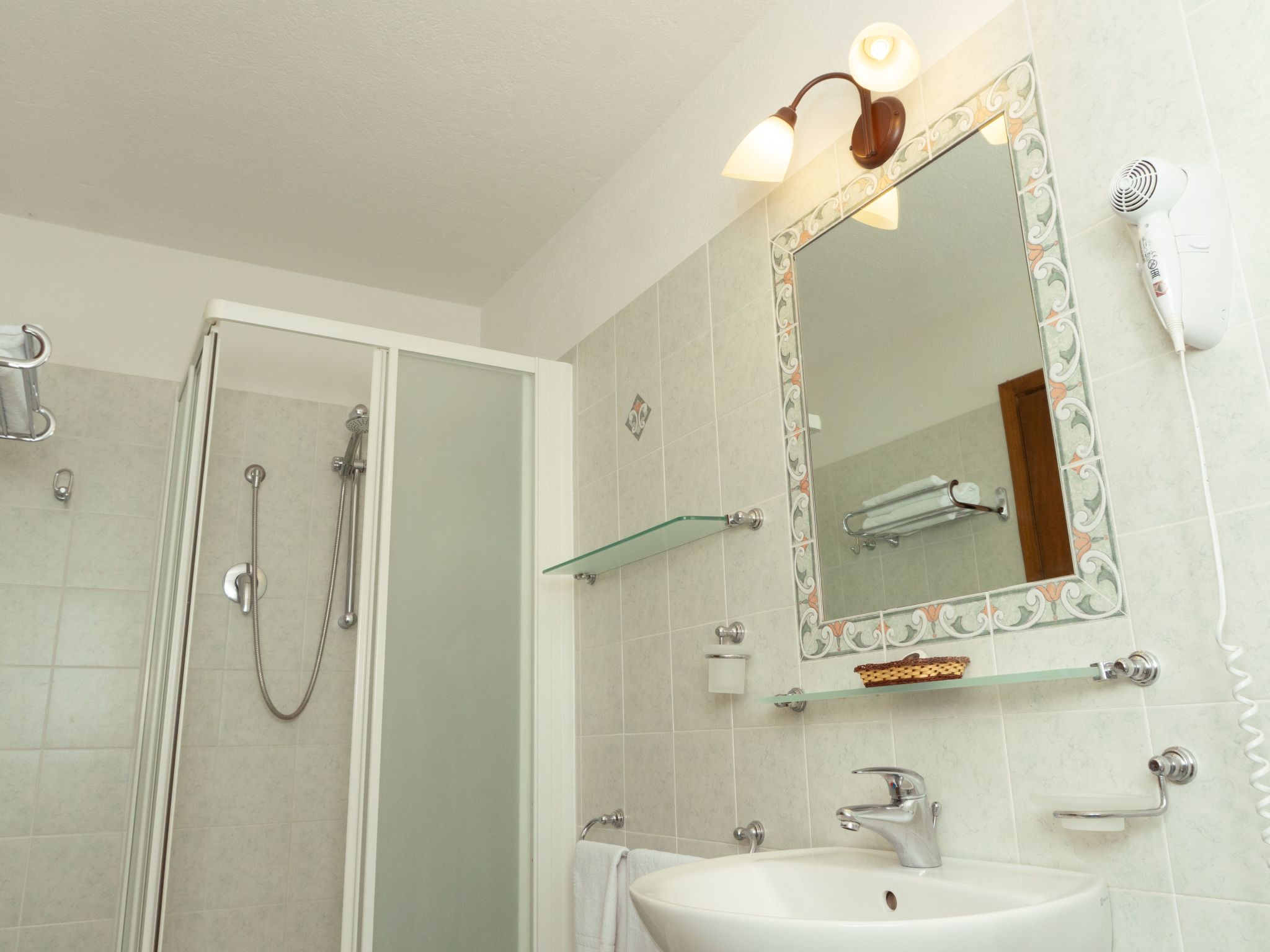 'Tommaso' mit Schwimmbad-Image-tags.info