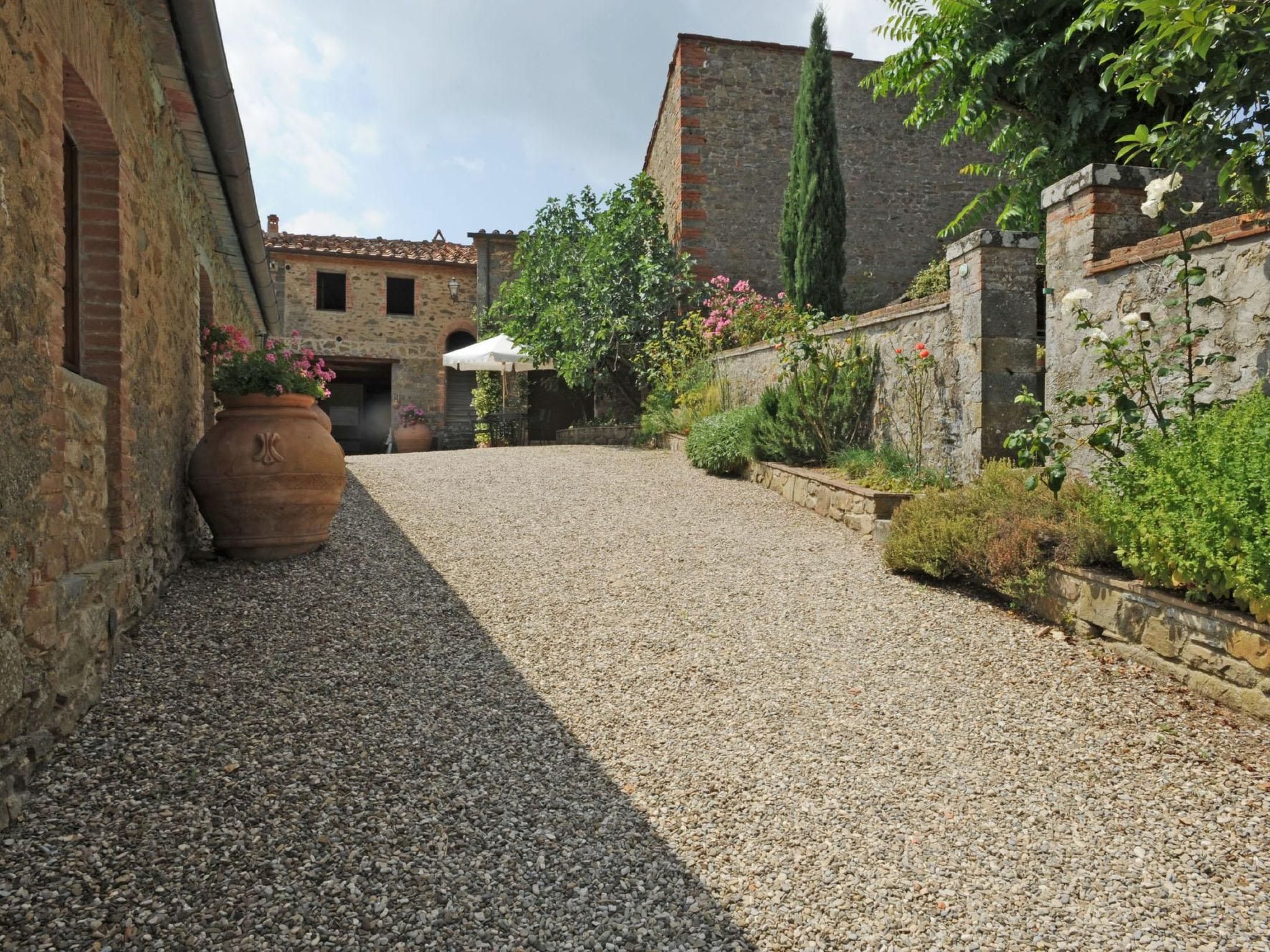 'Tommaso' mit Schwimmbad-Image-tags.info