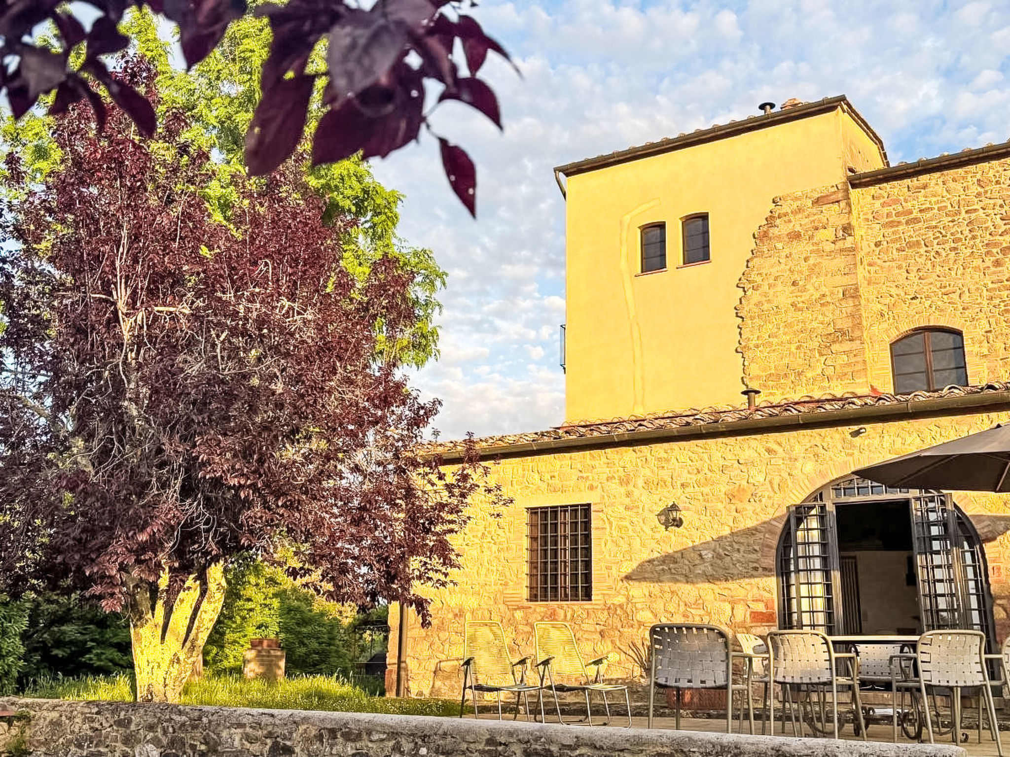 La Cisterna - Outside