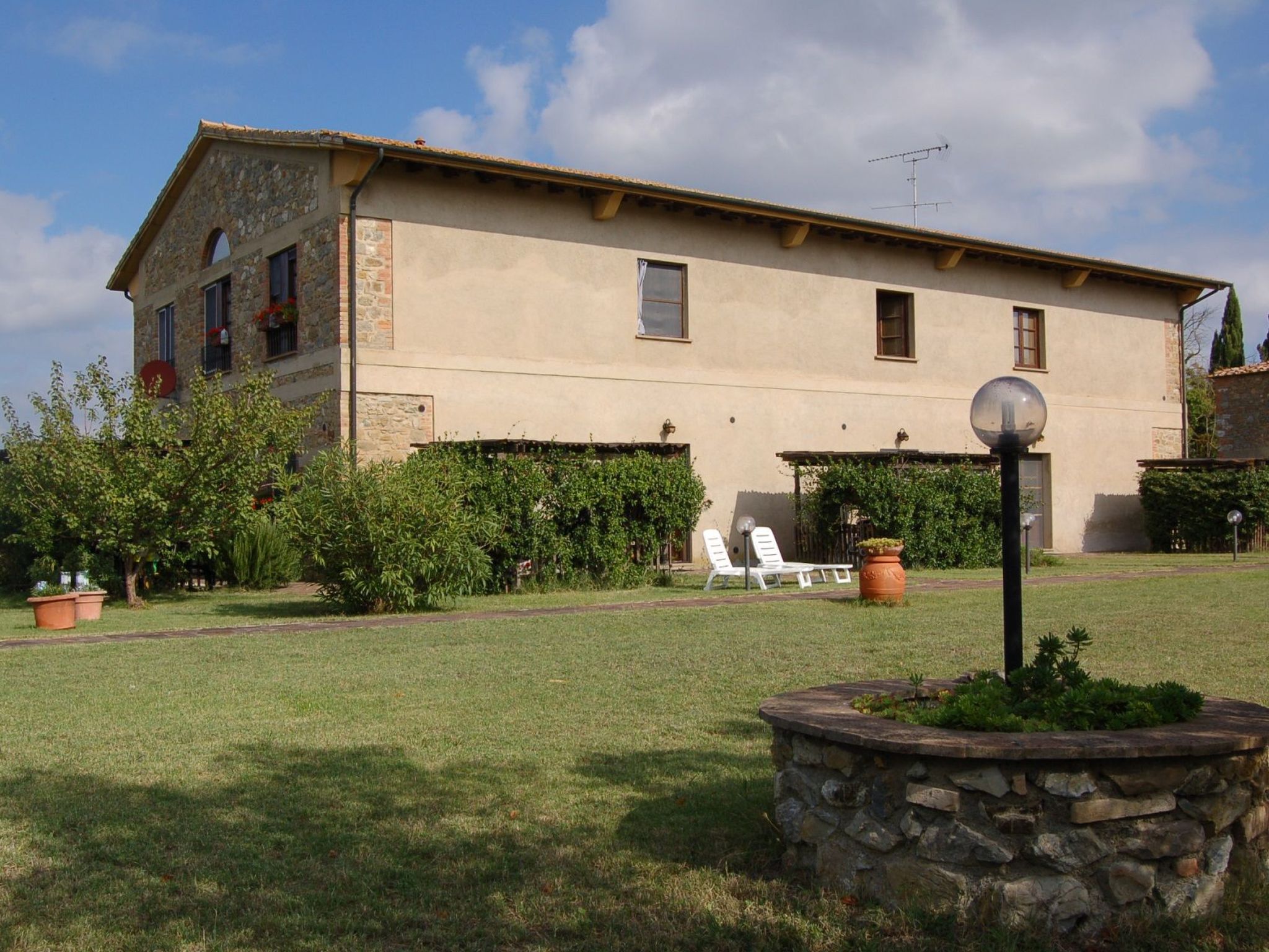 Schönes Ferienhaus in Volterra mit Großem Garten-Draußen