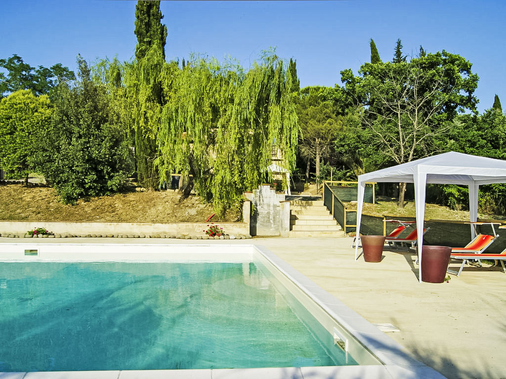 Fia  — Pool Outdoor