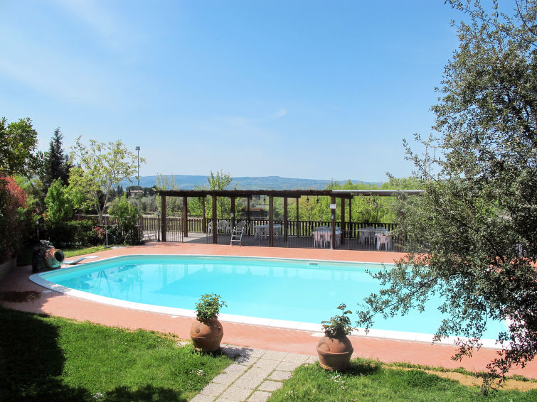 Zonnig appartement Panorama in Certaldo met zwembad in Certaldo