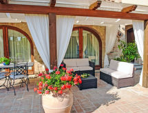 Gerenoveerd landhuis met privétuin en gedeeld zwembad in Chianti - thumbnail 3