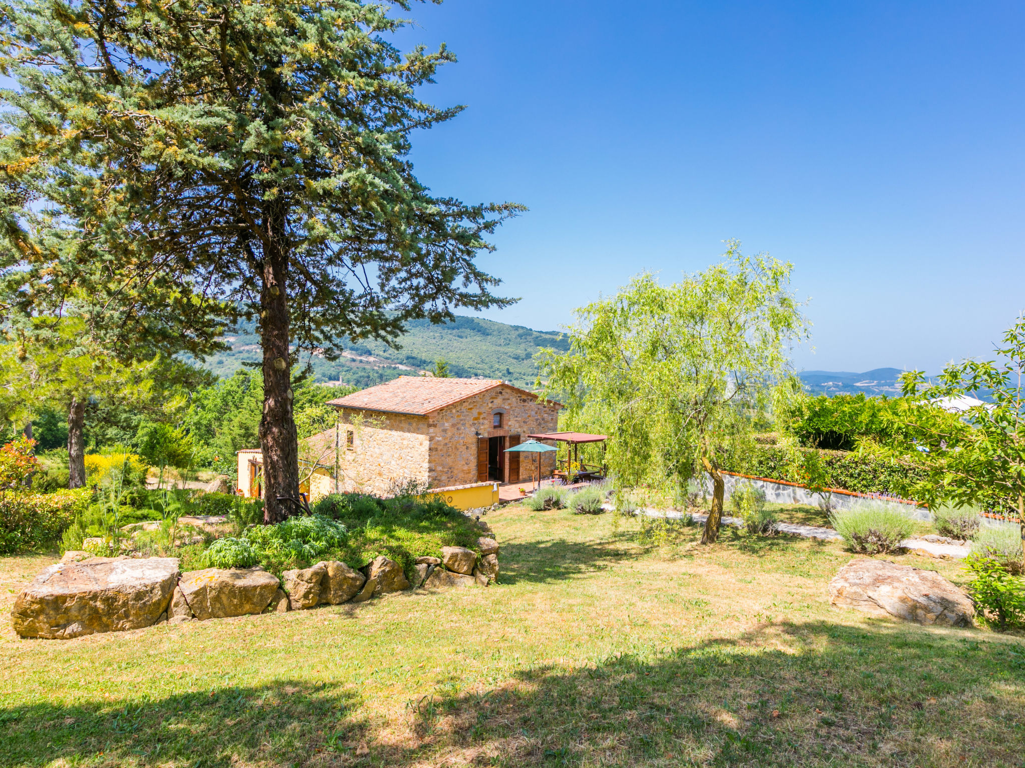 Pino di Sopra-Outside