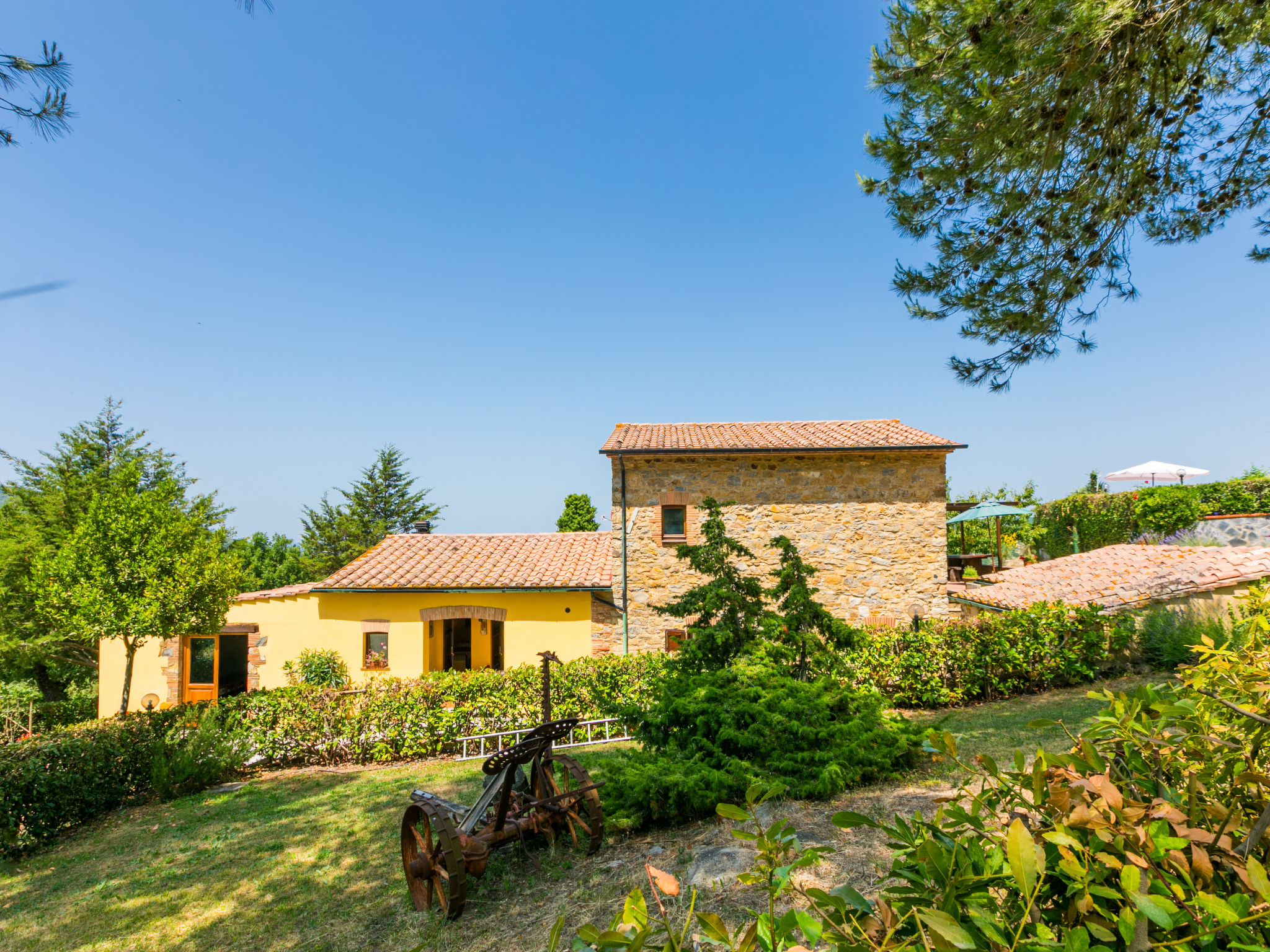 Pino di Sopra-Outside