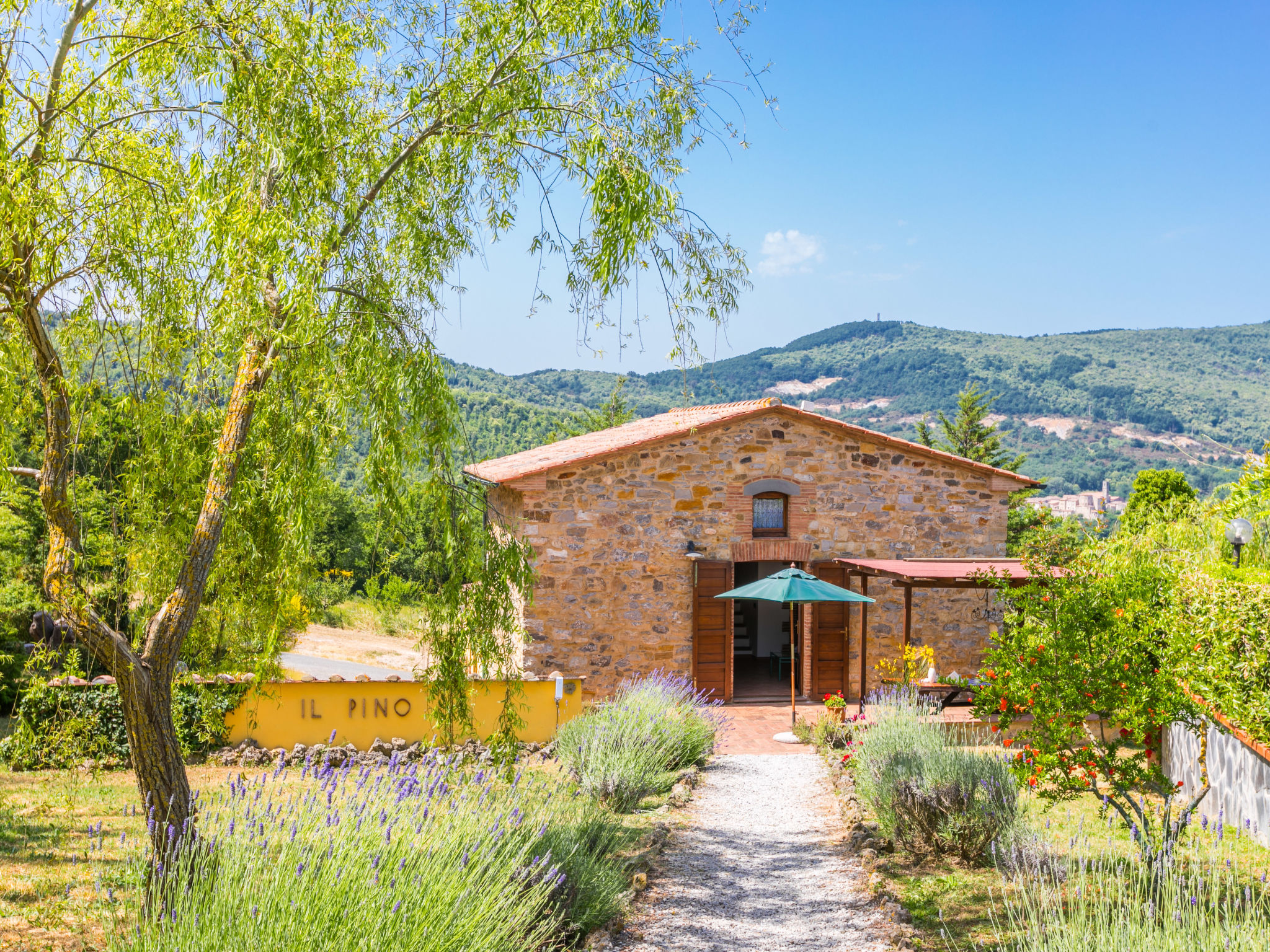 Pino di Sopra-Outside